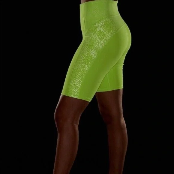 NWOT Athleta Stay Fly 9” Biker Shorts - Picture 4 of 9